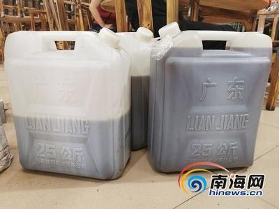 食品安全隱患曝光 ?？谝S食園使用三無散裝食用油，來源不明引發公眾擔憂